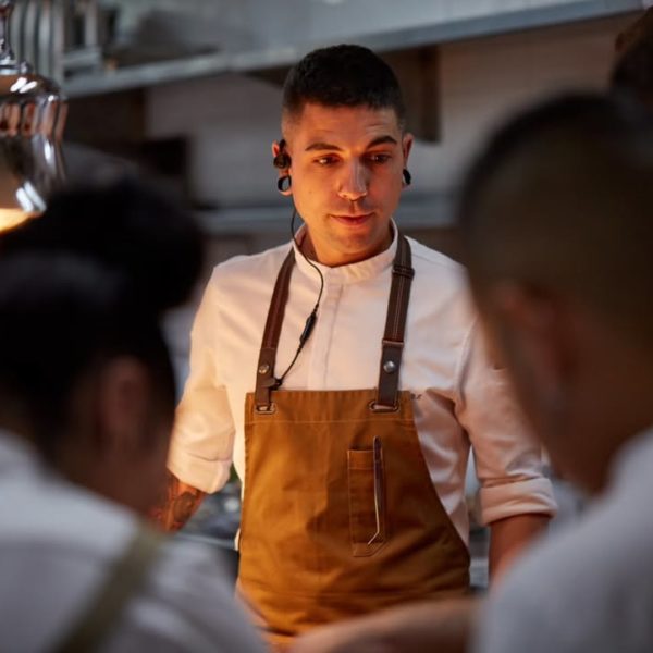 Laban eta su artean 🔪Entre cuchillos y fogones 🔥Between knives and stoves💥📷 @custodio_fotog